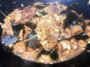 排骨炖面筋制作过程
