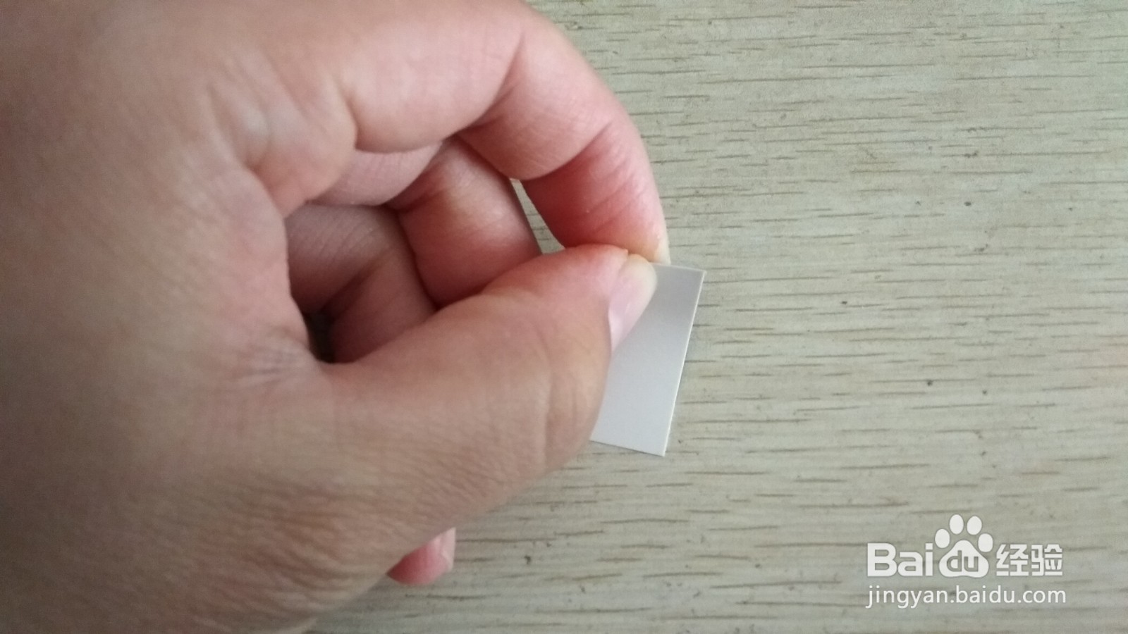 如何用长方形硬卡纸做S形两面放中性笔的支架