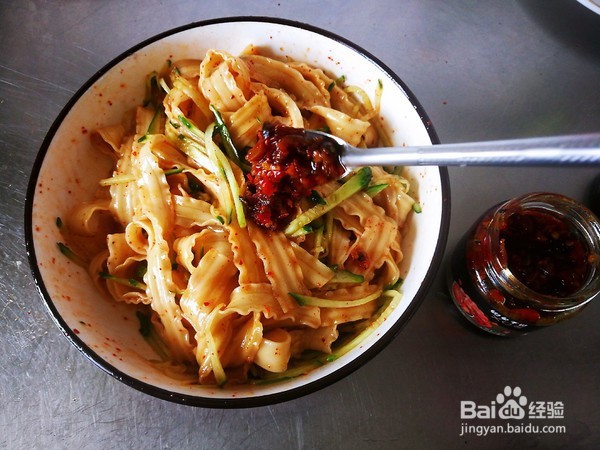 口味酱凉拌面的做法