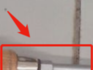 雨刮器两侧盖帽怎么拆?