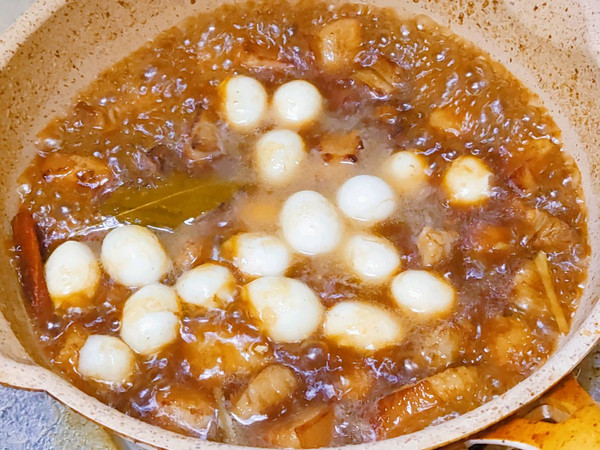 红烧肉炖鹌鹑蛋