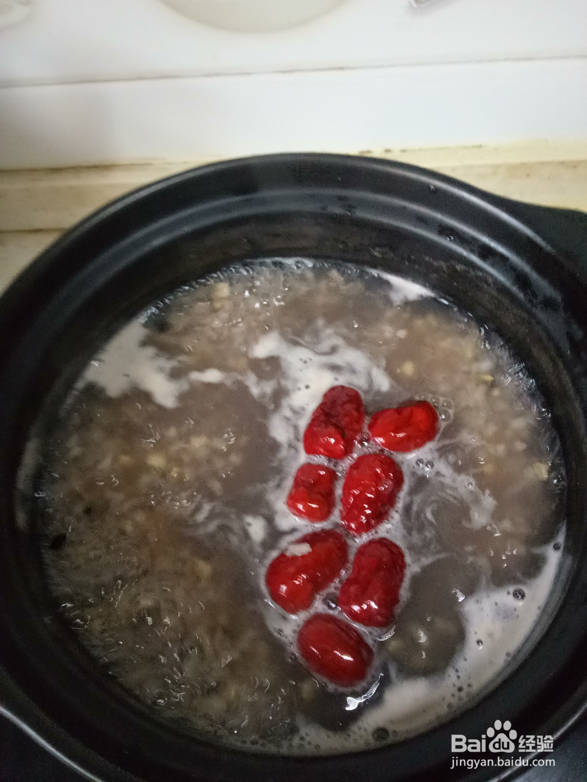 燕麦黑米红枣粥