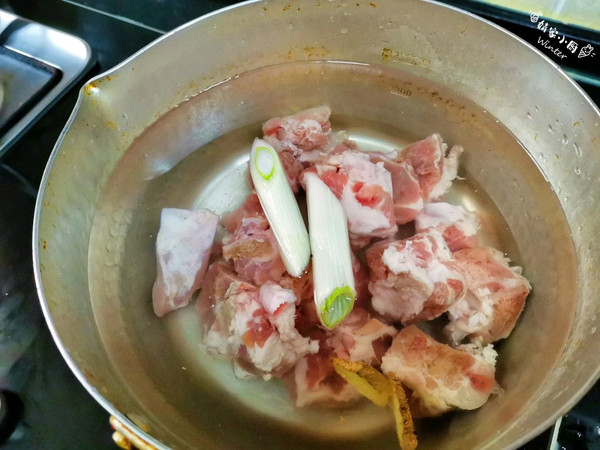 莲藕玉米排骨汤