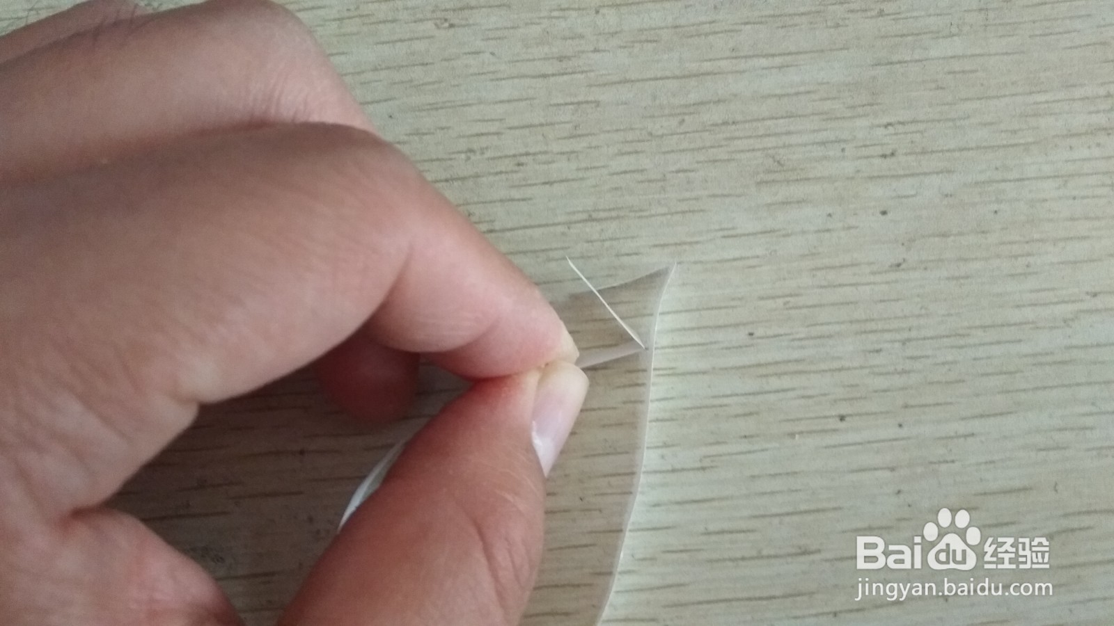 如何用细长的纸条做圆形的简易的中性笔的支架