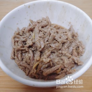 双椒芹菜牛肉丝的做法