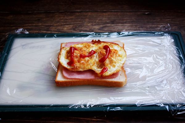 鸡蛋火腿蔬菜三明治