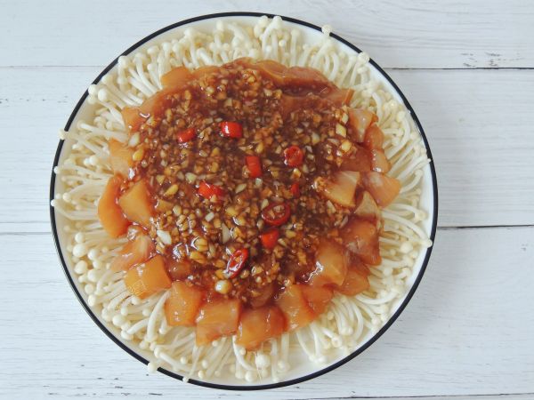 蒜蓉金针菇蒸鸡胸肉
