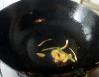 西兰花炒鸡的做法