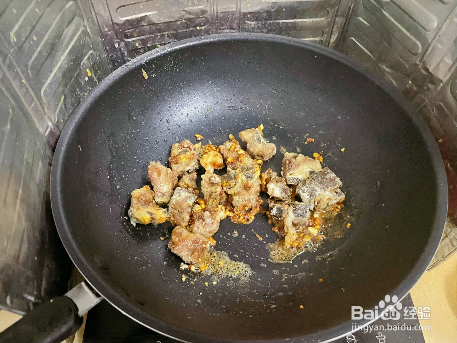 外酥里嫩的蒜香骨的做法
