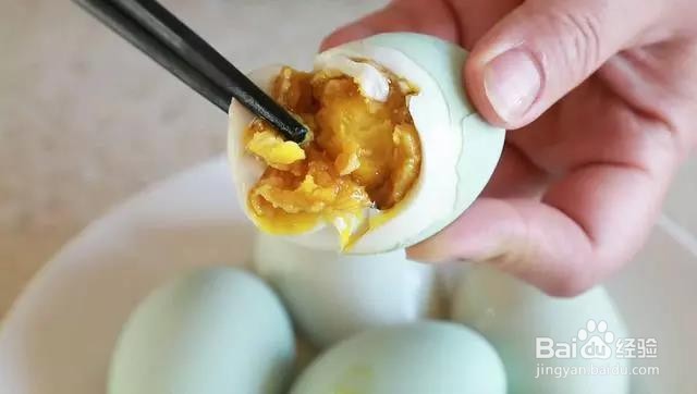 想吃咸鸭蛋不用买，教你在家自己做