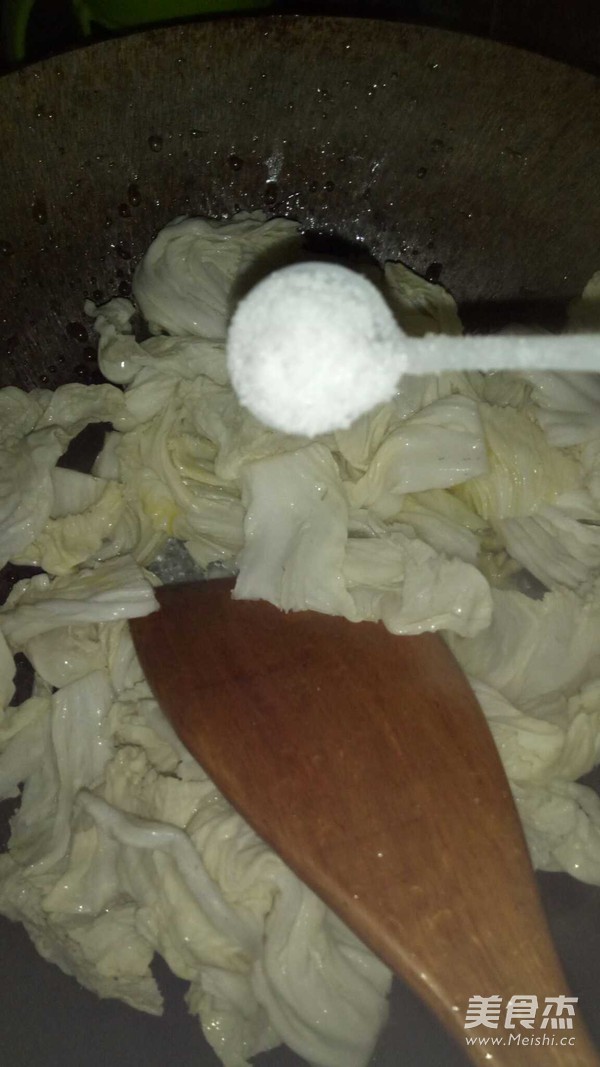 木耳炒白菜的做法