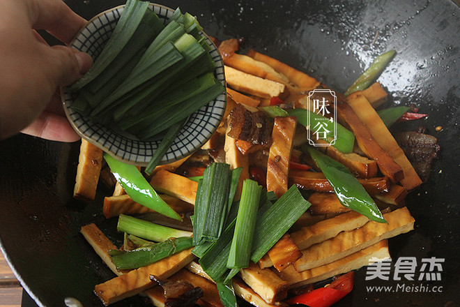 豆干炒腊肉的做法