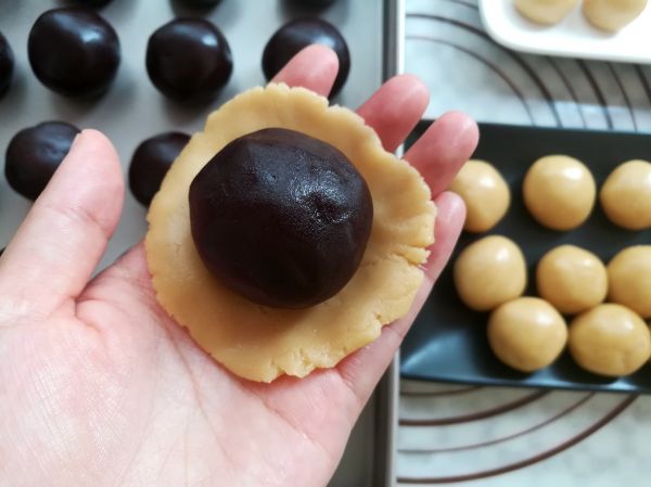 红豆沙蛋黄月饼