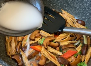 家常腐竹炒香菇
