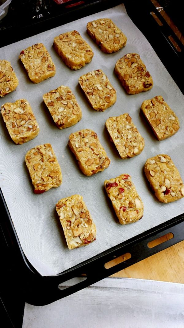 燕麦红枣核桃饼干
