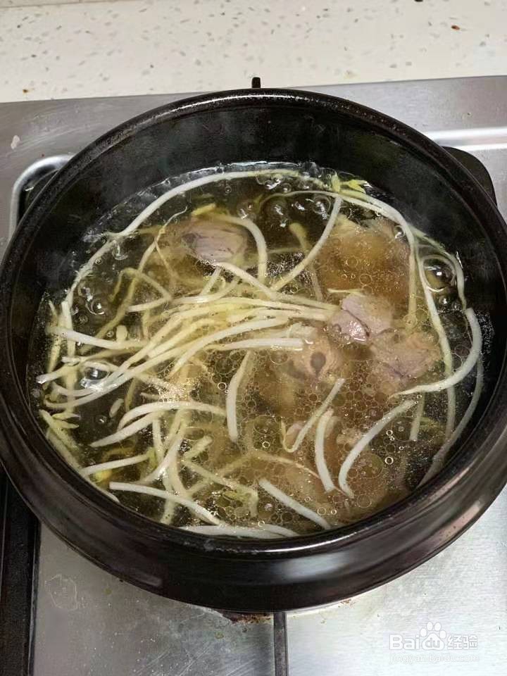 爽口的清汤牛肉粉丝汤