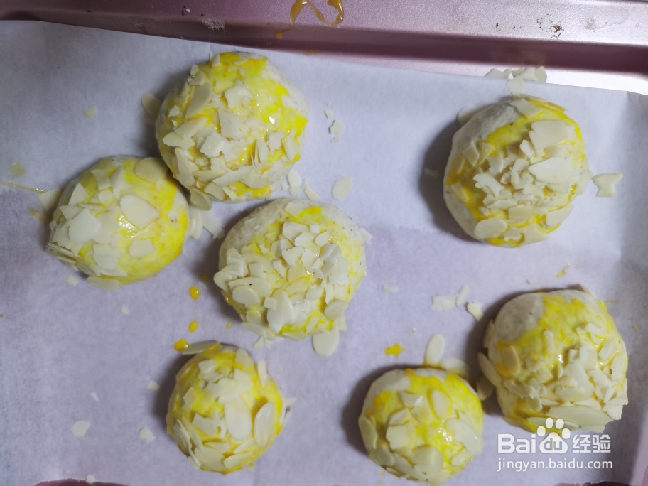 营养美味的红豆杏仁面包