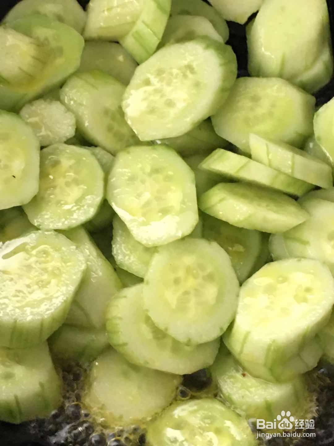 黄瓜鸡蛋炒米饭的做法