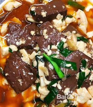 怎么做好吃的自带美颜的鸭血豆腐，肥美下饭！