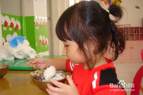 孩子吃饭太慢怎么办 如何提高小孩吃饭速度