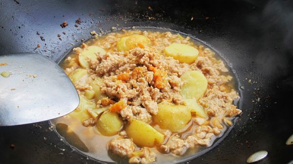 土豆虾仁炒肉末