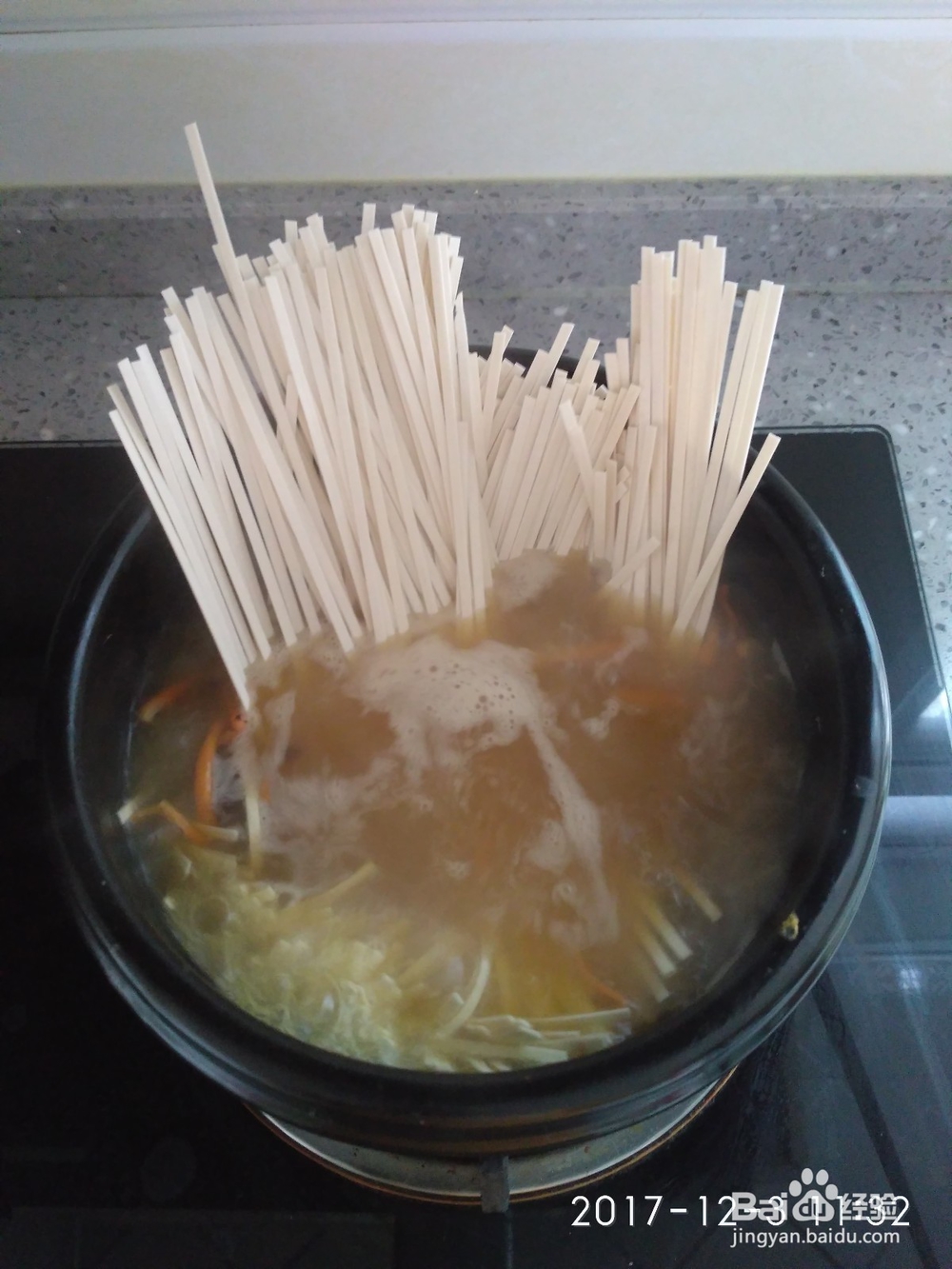 在家做砂锅面条的方法