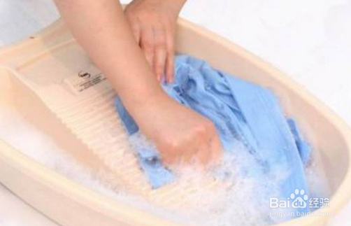 如何洗掉衣服上风油精