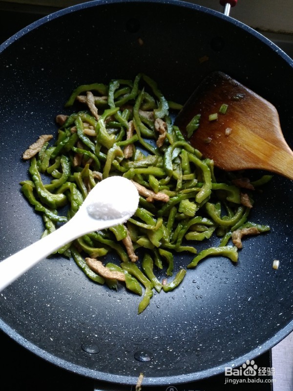 凉瓜炒肉丝的做法