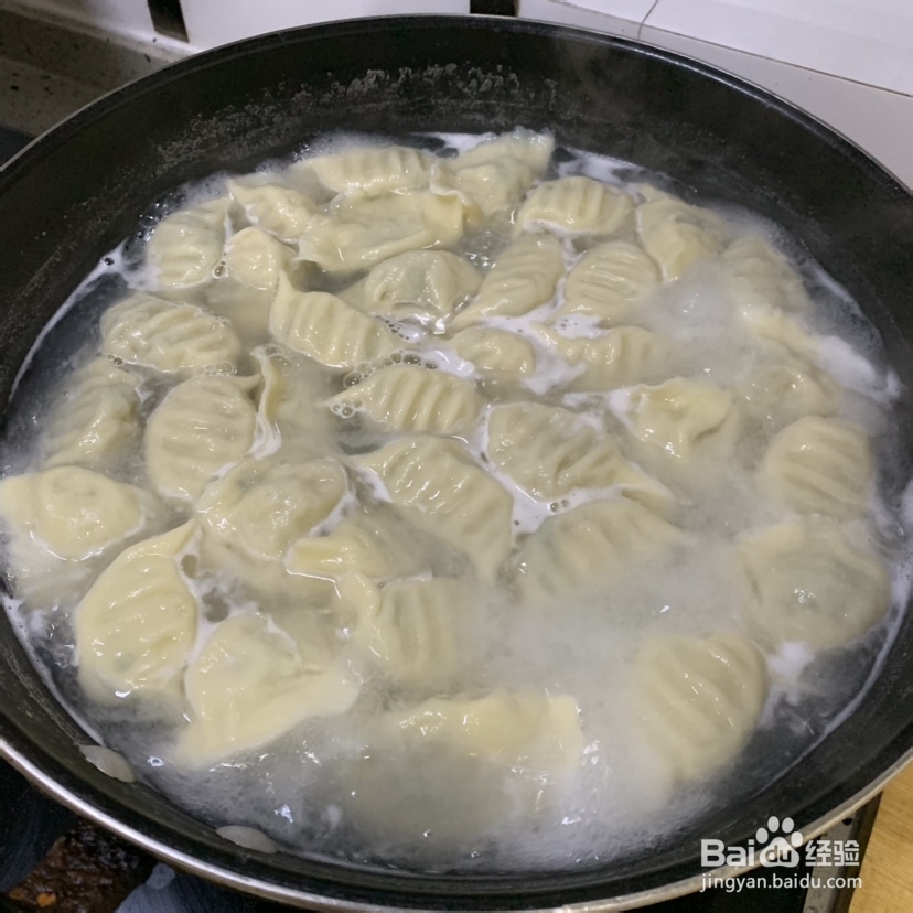 再简单不过的韭菜鲜肉虾仁水饺
