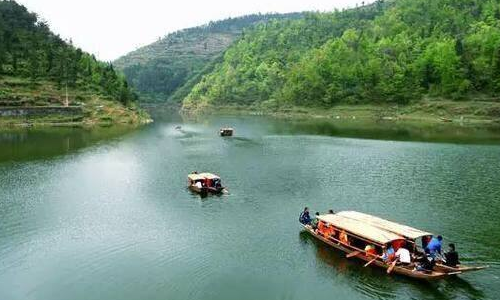 一篇关于沈从文描写凤凰古城的文章