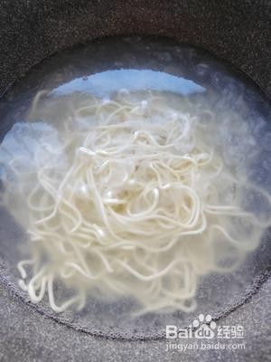如何制作葱油面