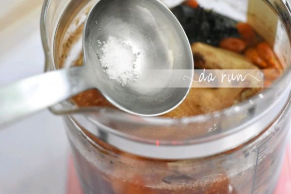 灵芝桂圆鸽子汤