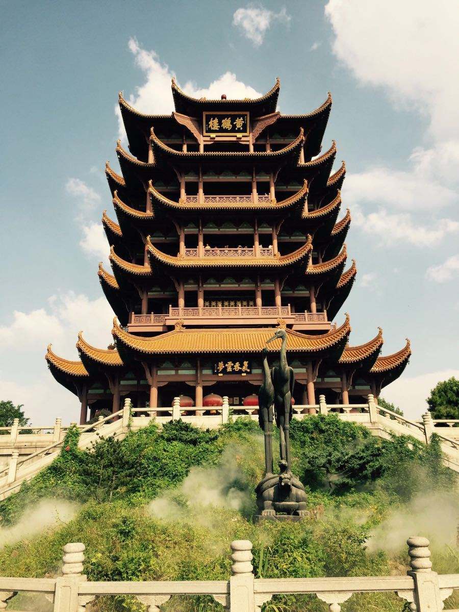 除了《故人西辞黄鹤楼》还有什么写黄鹤楼的诗句