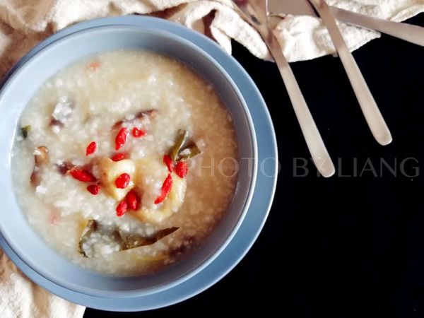 送荷叶香菇鸡粥