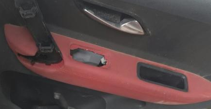 瑞风S3车门怎么拆