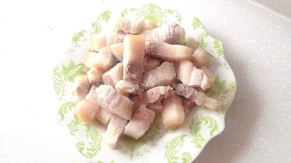 红烧肉炖胖头鱼