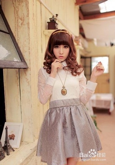 选择连衣裙无论上班或是去约会都是很赞的选择。