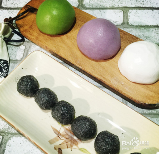 传统的黑芝麻汤圆