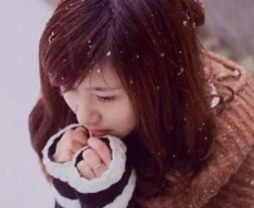 女生手脚冰凉是宫寒吗