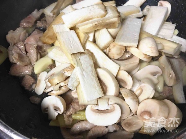 青椒蘑菇炒肉片