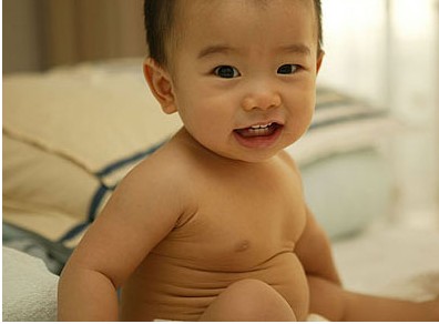 怎样给新生儿舒服健康洗澡