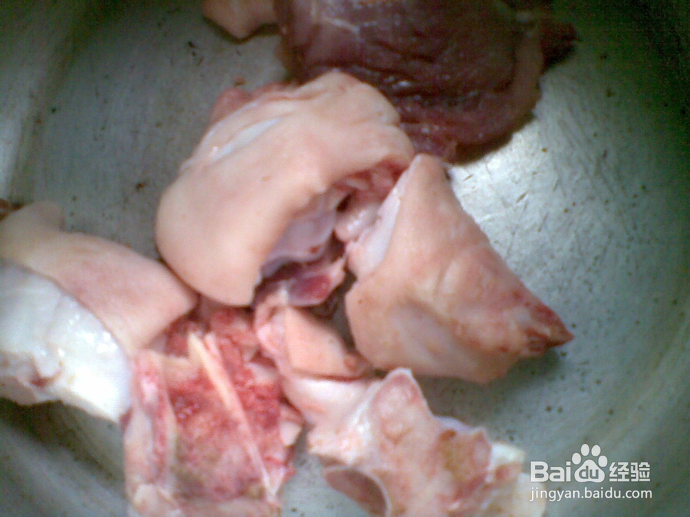 莲藕猪手汤烹制方法