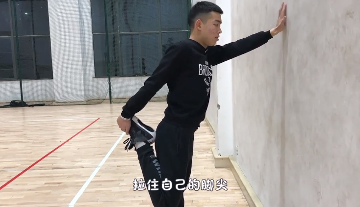 篮球运动后如何拉伸放松？