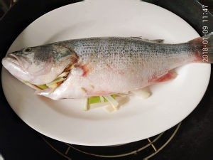 清蒸鲈鱼怎么做