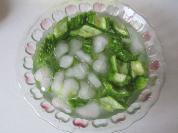 香菠凉瓜炒鸡片