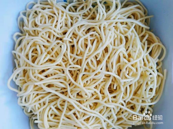 一碗暖心的香菇炖鸡面