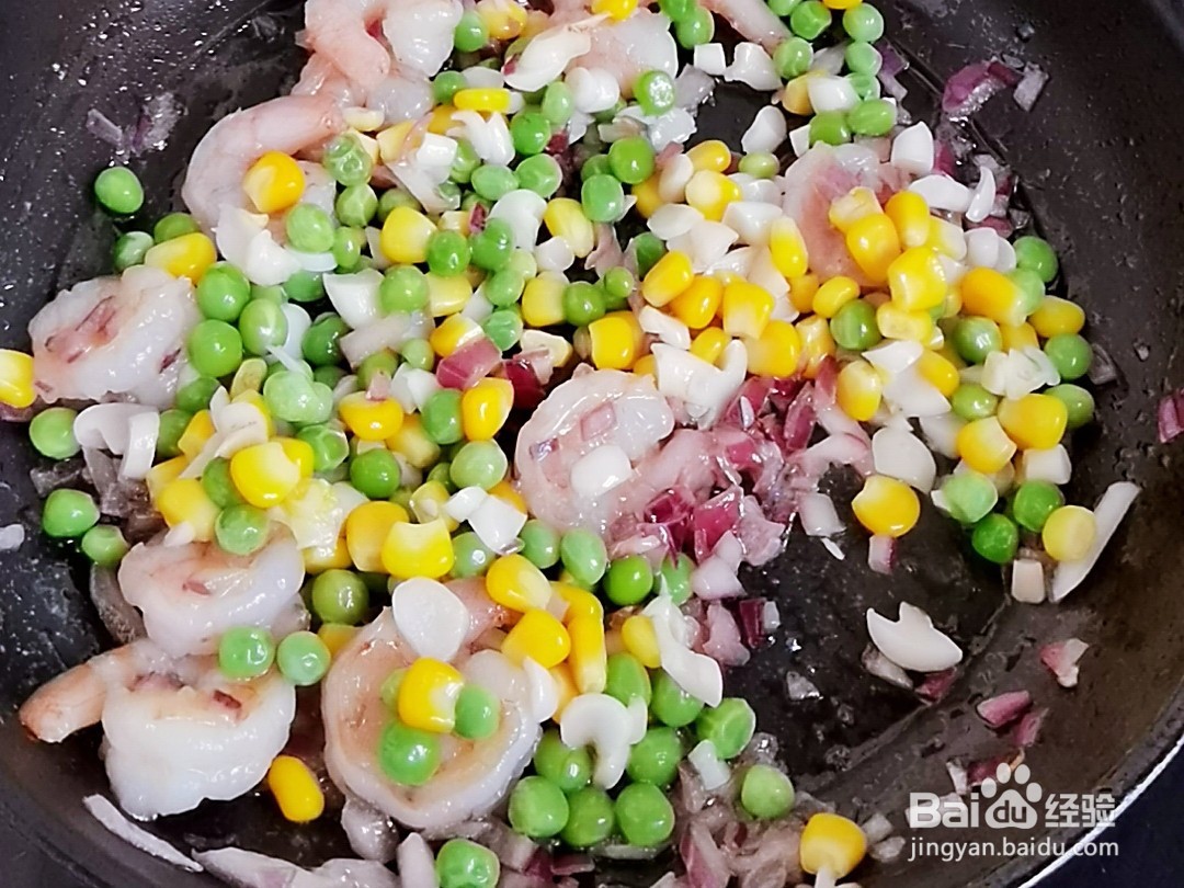 高蛋白低脂肪的三色藜麦虾仁炒饭