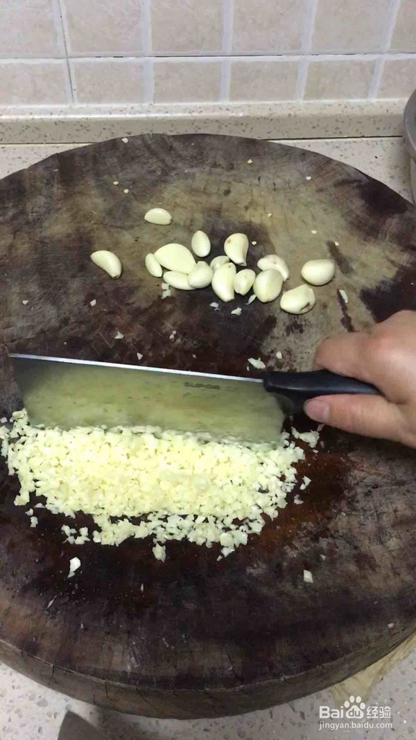 金蒜酸菜鱼的做法