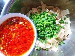 【家常菜（凉拌豆腐皮）的做法