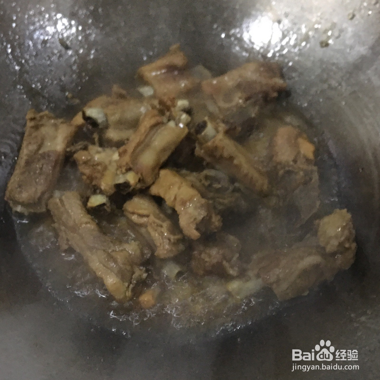 如何制作美味的蒜香排骨